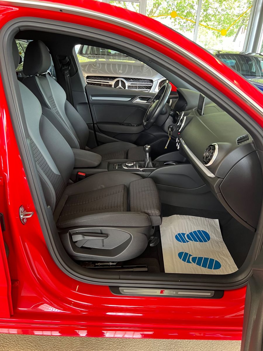 Fahrzeugabbildung Audi A3 Sportback ultra S line Sport *LED/MATRIX*