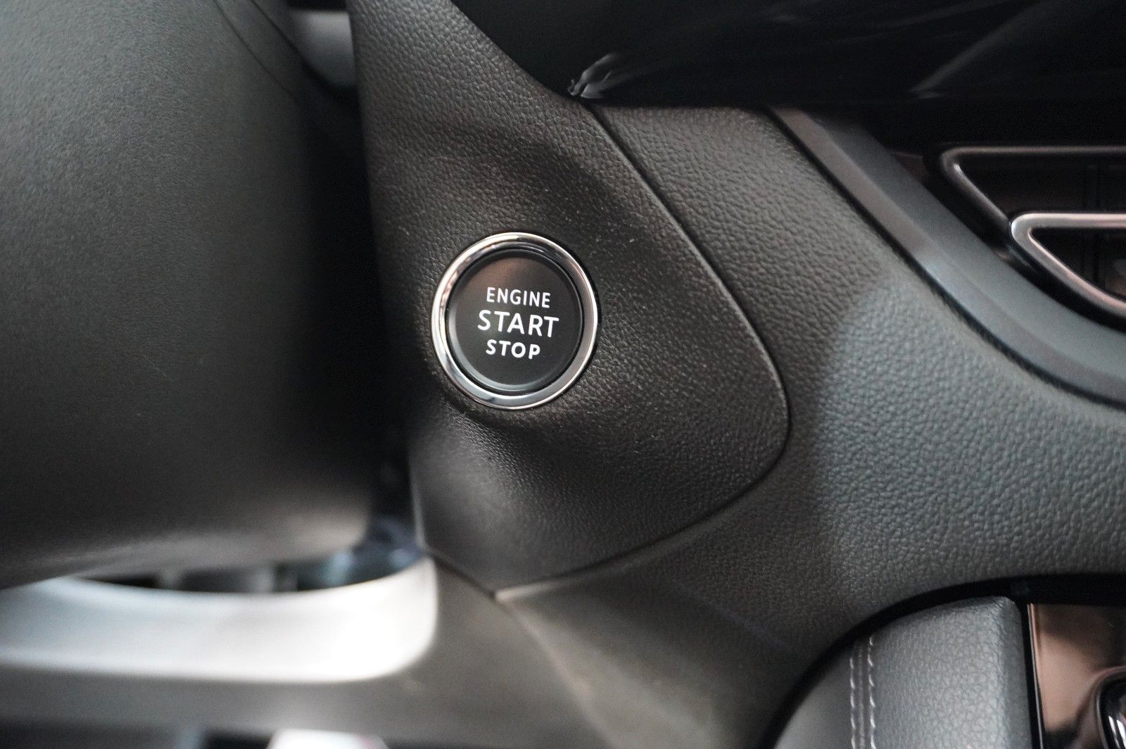 Fahrzeugabbildung Opel Grandland (X) 1.6T GSe HYBRID 4X4 NAVI/SPORT/AHK