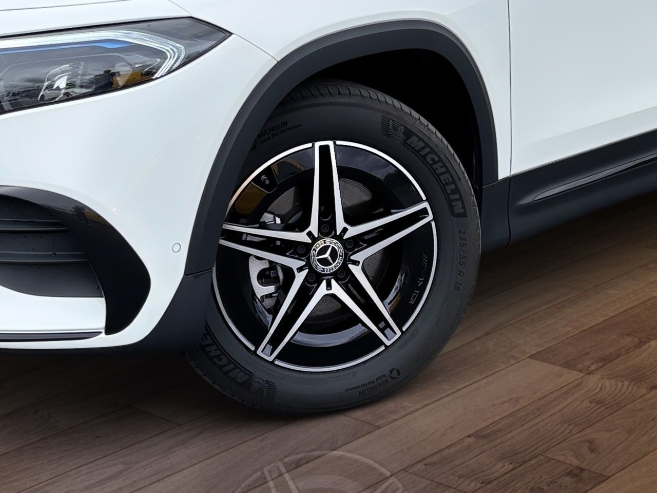 Fahrzeugabbildung Mercedes-Benz EQB 300 4M AMG+NIGHT+HUP+AHK+BUR+MEMORY+360+PANO
