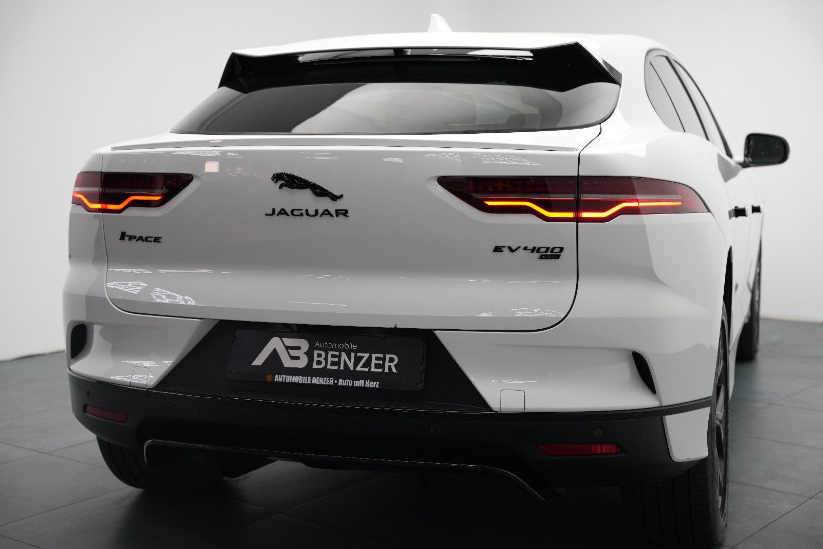 Fahrzeugabbildung Jaguar I-PACE 400 AWD/Black-Pack/CarPlay/MERIDIAN/89,6%