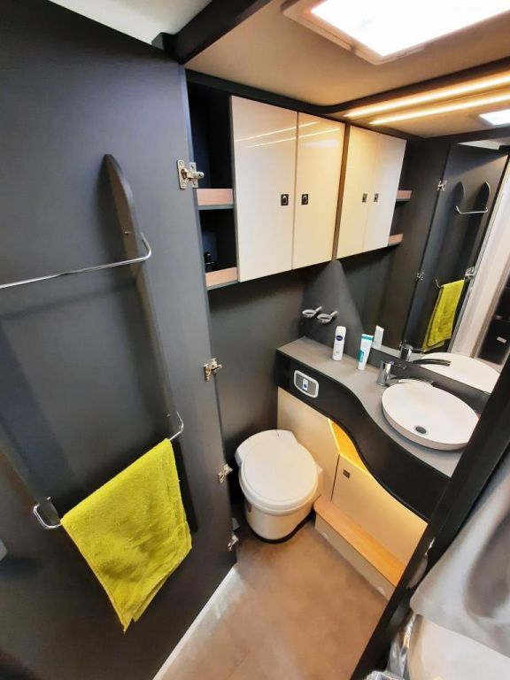 Fahrzeugabbildung Laika Kosmo L 409 Verfüg./Sparen Sie 16.592,- €