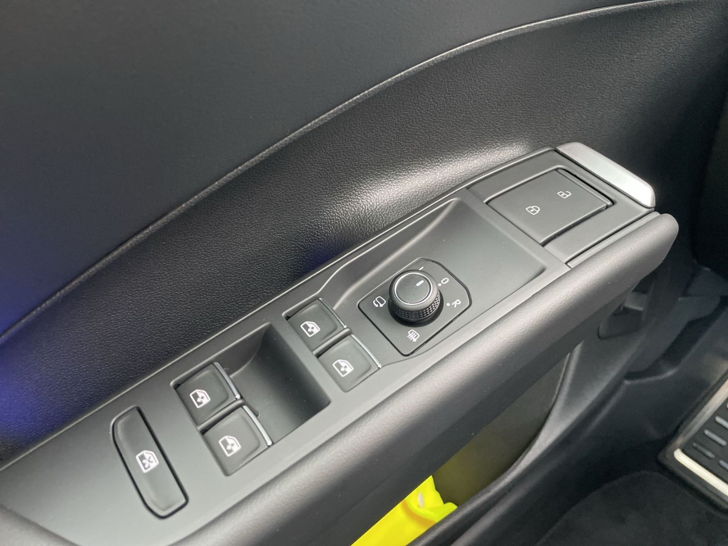 T-Roc R-Line 1.5eTSI DSG HUD/360°Kamera/Navi/ACC