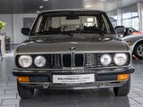 BMW 520i H Zulassung Sammlerzustand - BMW Oldtimer mit Benzin-Antrieb: Limousine