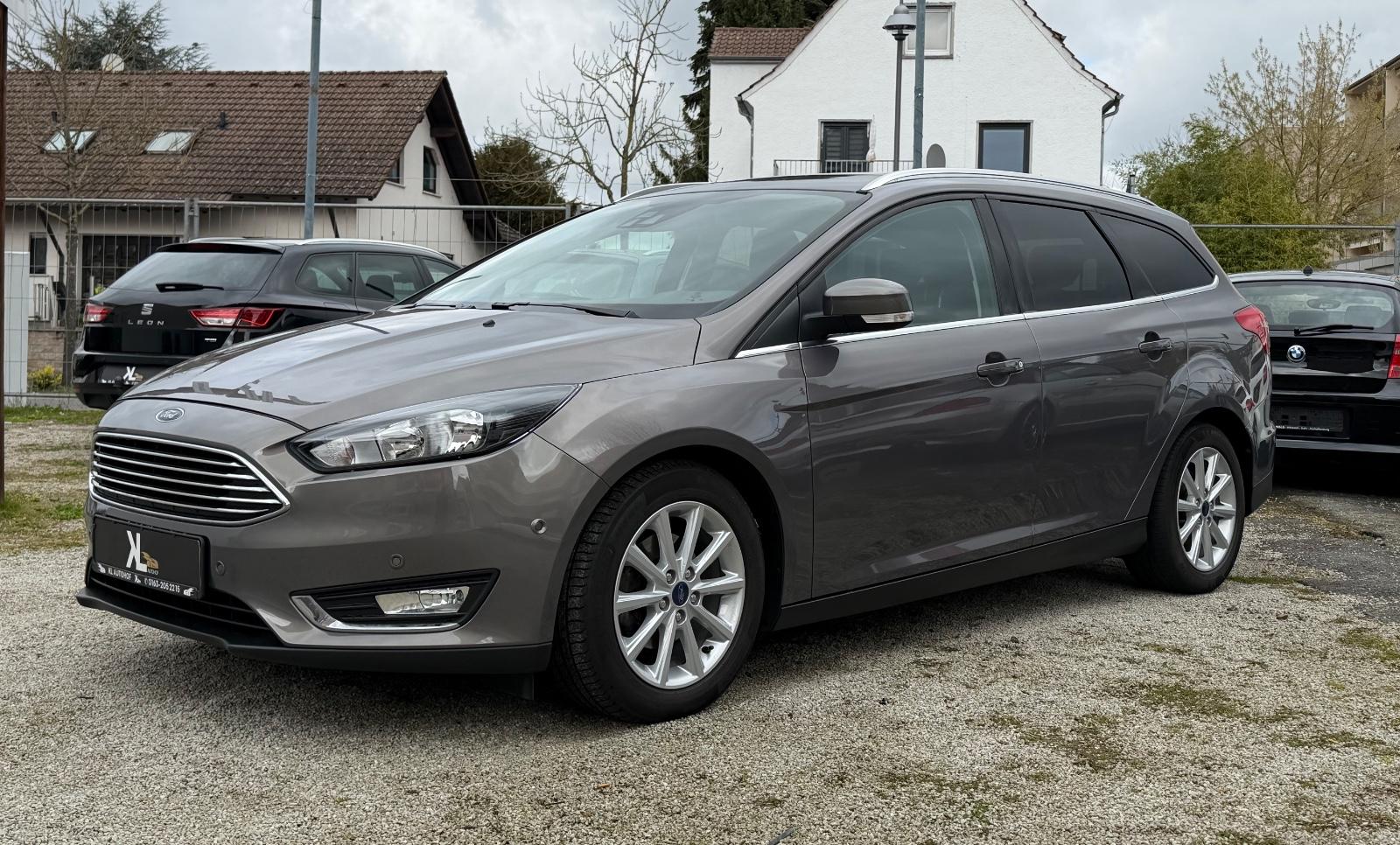 Ford Focus/SHZ/AHK/PDC/NAVI/START STOP/LENKRAD HZ