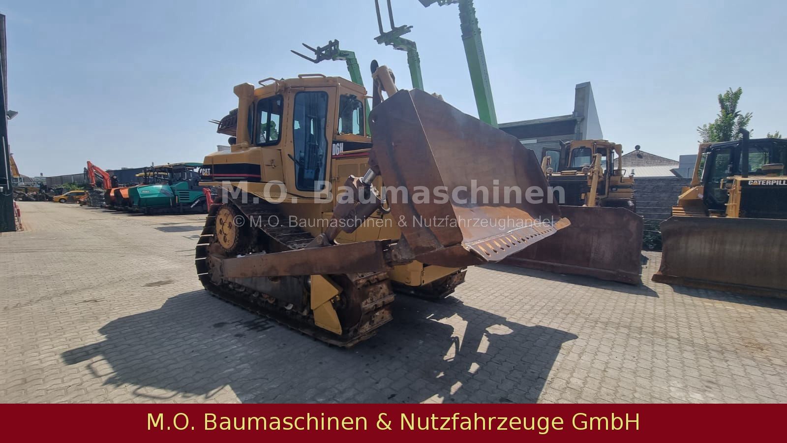 Fahrzeugabbildung CAT D6H Planierraupe / 4. Wegeschild