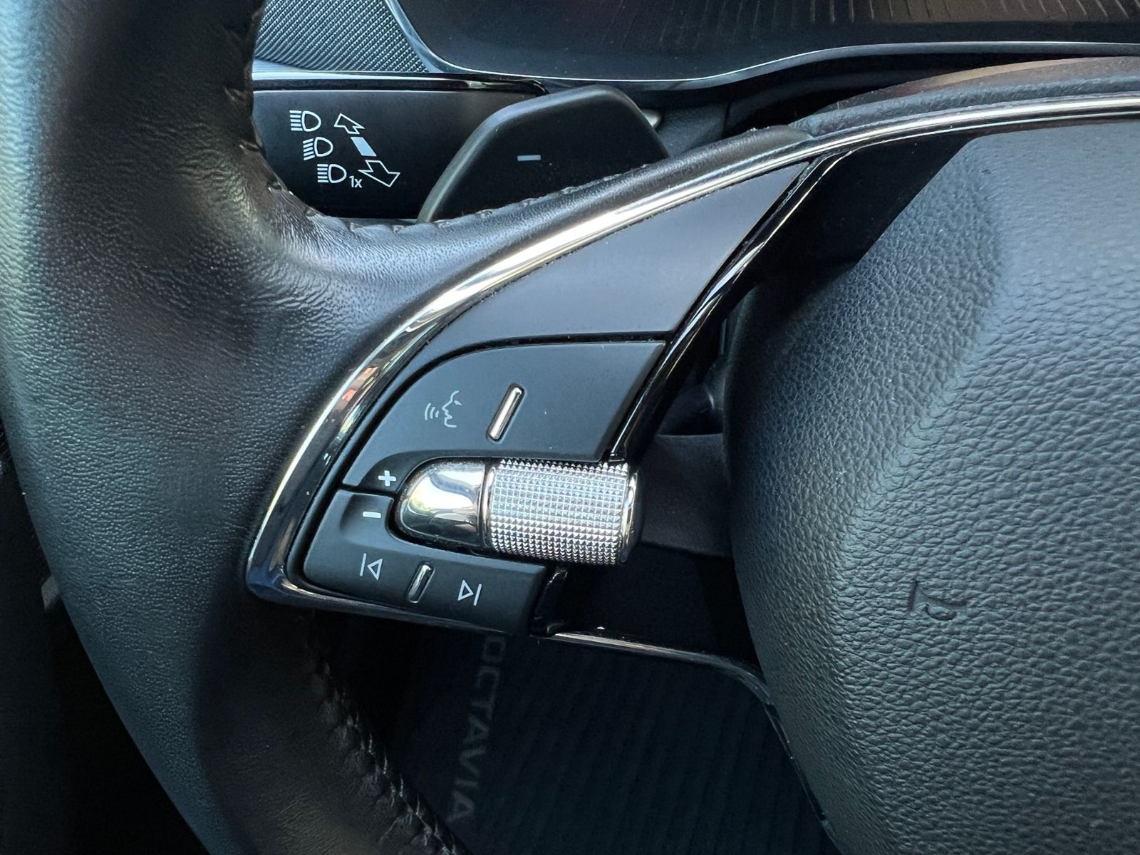 Fahrzeugabbildung SKODA Octavia III Combi iV Style 1.4 Hybrid DSG *LED,