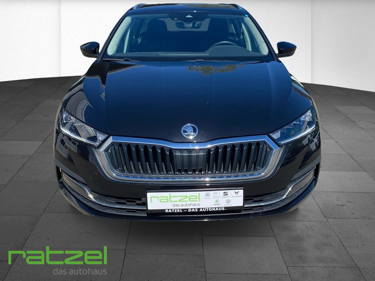 Fahrzeugabbildung SKODA Octavia e-TEC Combi Style 1.0 TSI Navi Digitales