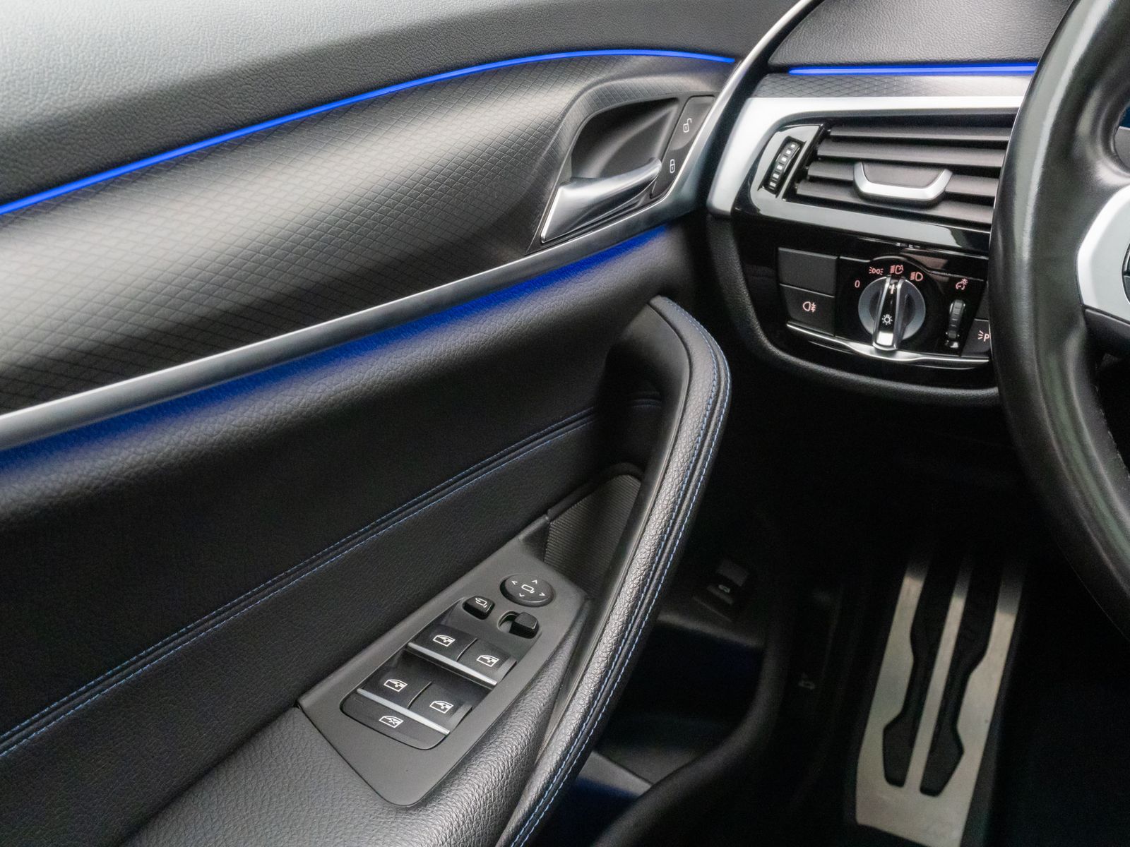 Fahrzeugabbildung BMW 540d xD M Sport Panorama Kamer Laser HUD DAB H/K