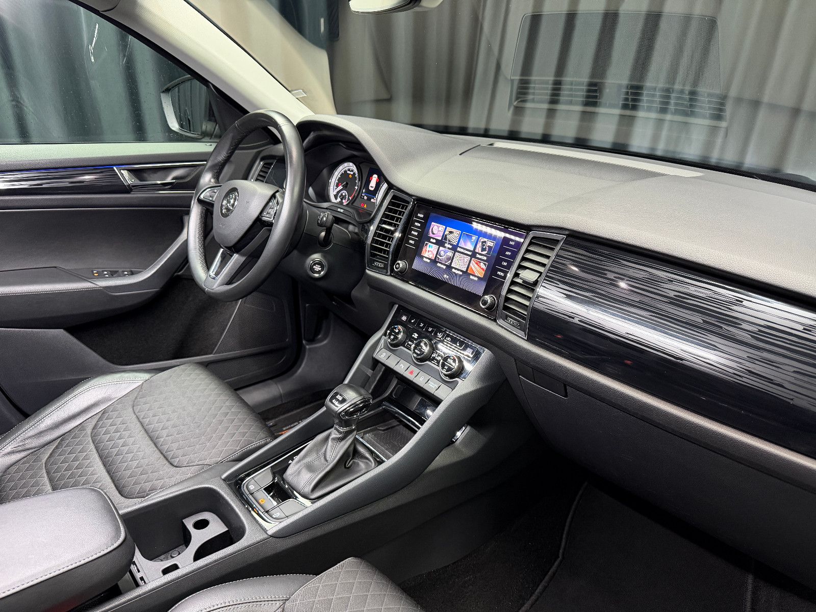 Fahrzeugabbildung SKODA Kodiaq Style 4x4|7-SITZER|NAVI|DSG|KEYLESS|AHK