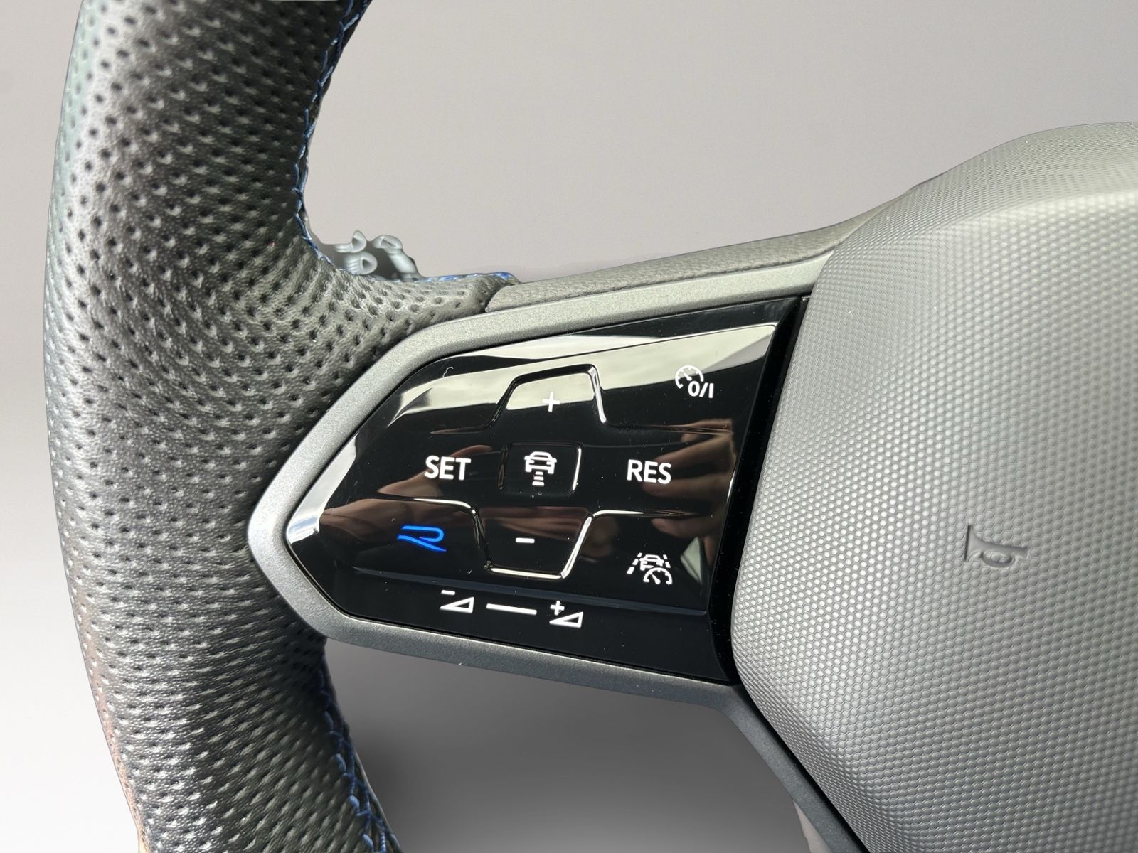 Tiguan 2.0 TSI R 4Motion, PANO, Design Paket, Re