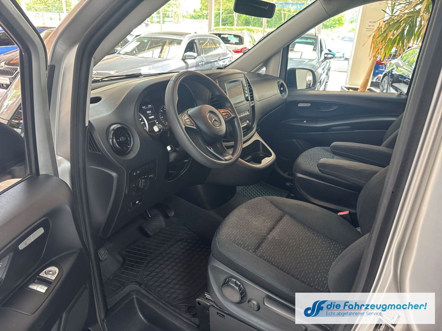 Fahrzeugabbildung Mercedes-Benz Vito Mixto 114 CDI 4x4 kompakt Navi Digitales Co