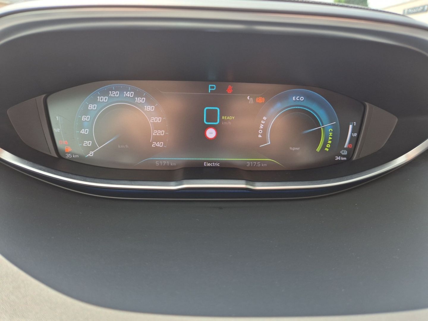 Fahrzeugabbildung Peugeot 3008 Hybrid4 300 GT 1.6 El. Panodach Navi Digita