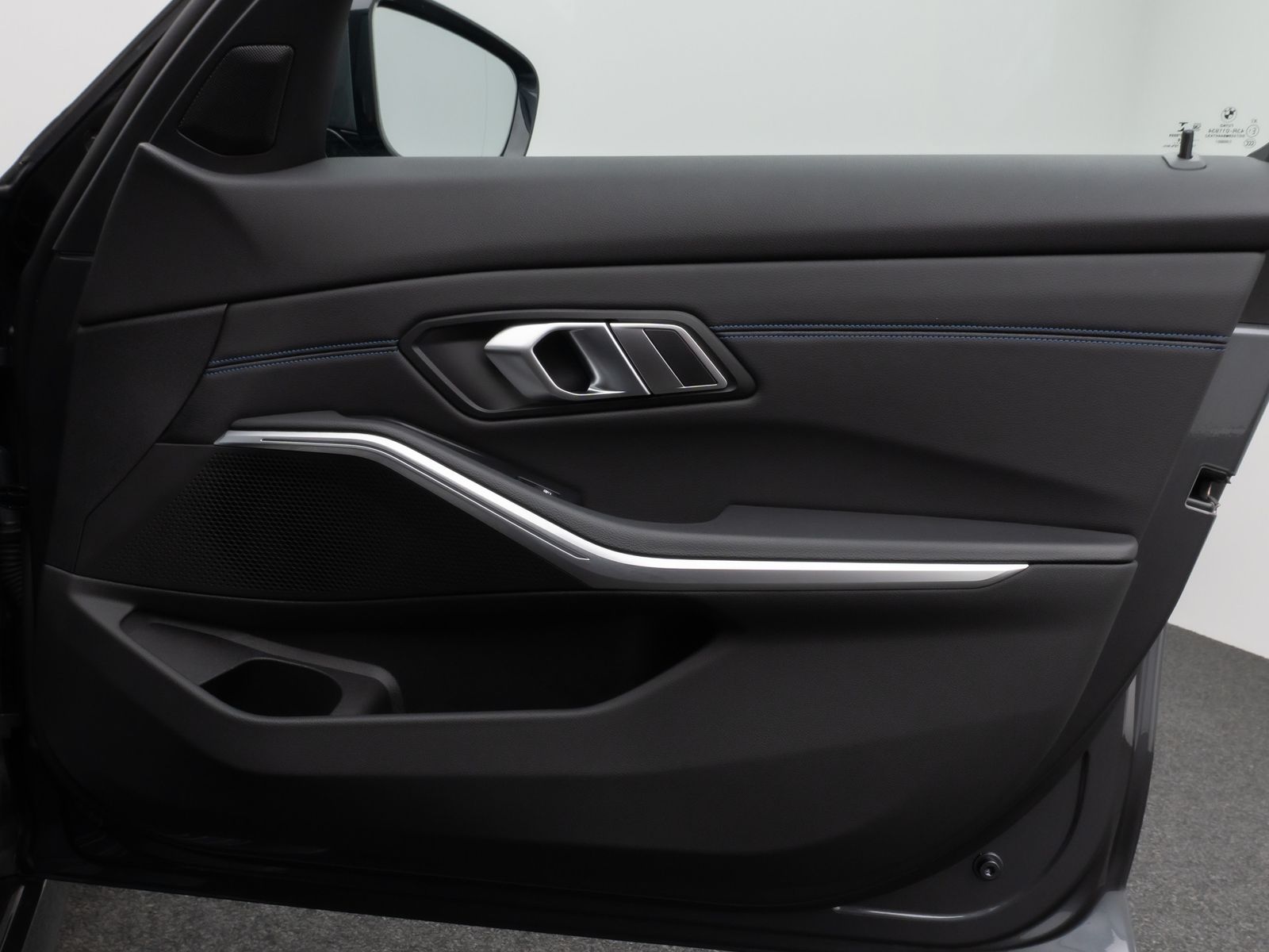 Fahrzeugabbildung BMW 330d M Sport HiFi Lenkradheiz AHK Komfort 18Zoll