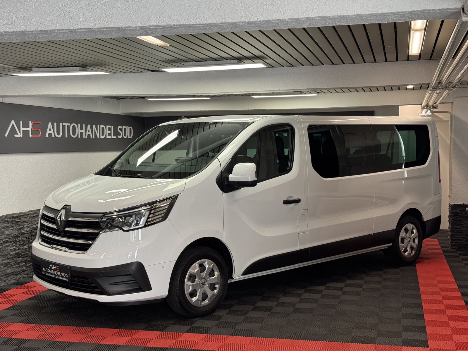 Renault Trafic - 1