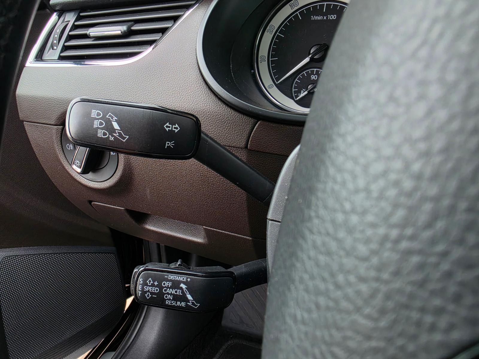 Skoda Octavia 2.0 L&K 4x4 TÜV Neu/Scheckh./LED/Pano.