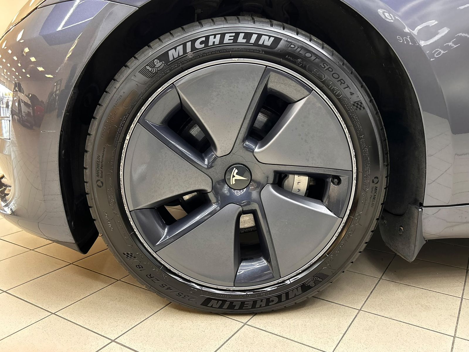 Fahrzeugabbildung Tesla Model 3 Long Range Dual AWD PANO+LED+NAVI+KAM+WP