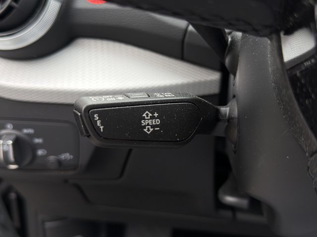 Q2 S line 35 TFSI S tronic Matrix-LED, Navigatio