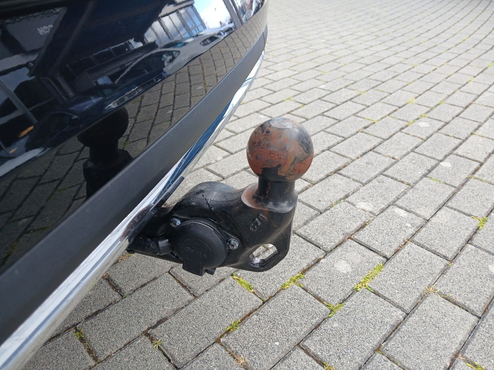 Fahrzeugabbildung SKODA Karoq TSI Sportline DSG LED AHK Navi ACC PDC SH