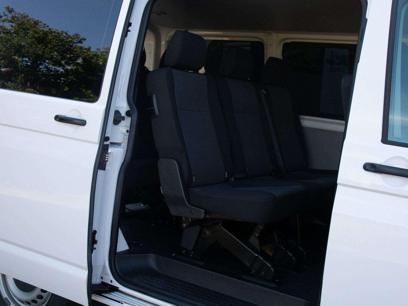 Fahrzeugabbildung Volkswagen T6 Transporter Kasten Kombi 4 Motion 9 Sitzer