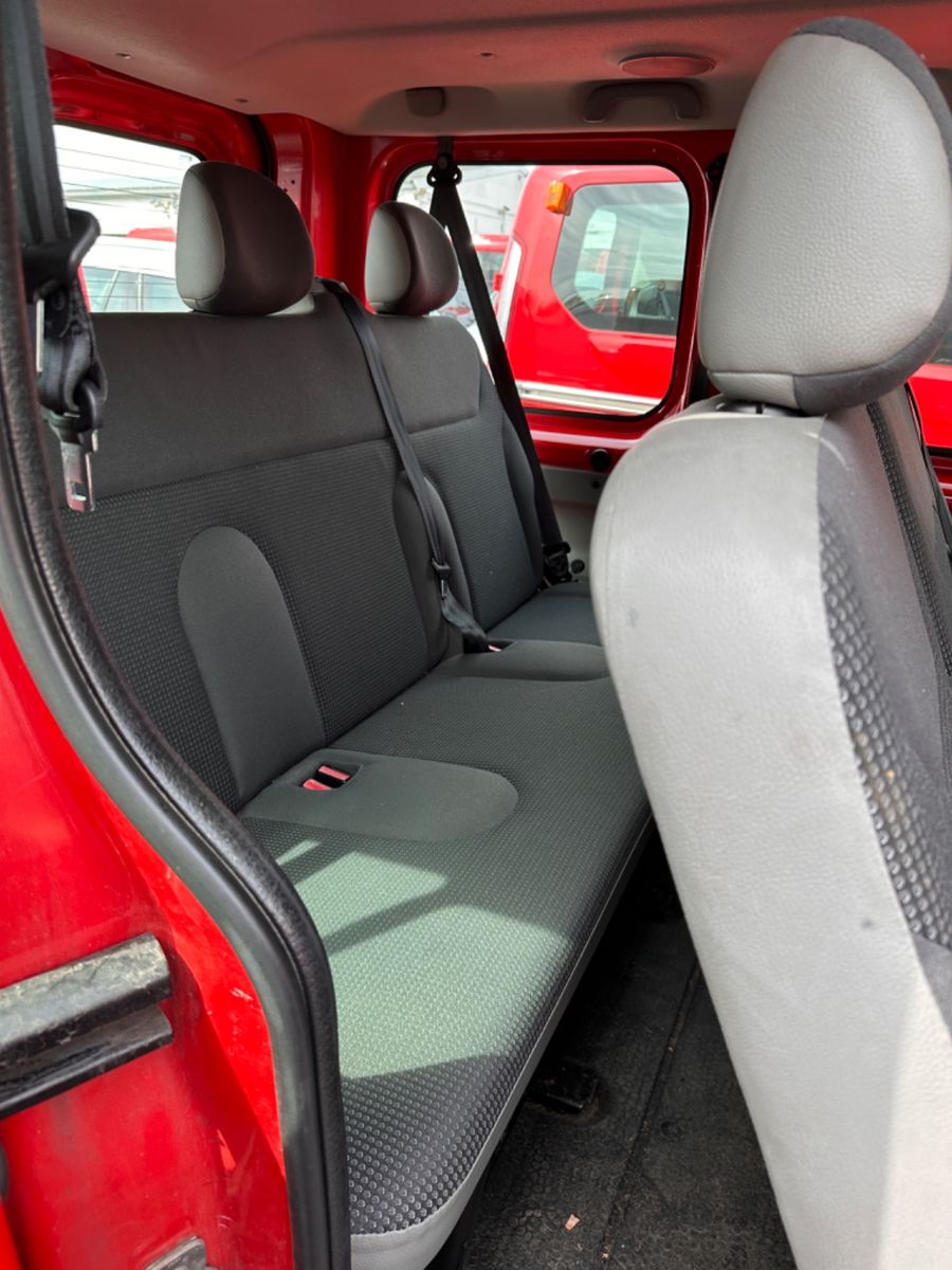 Fahrzeugabbildung Opel Vivaro Kombi 9 Sitzer L1H1 2,7t*Achsschaden*