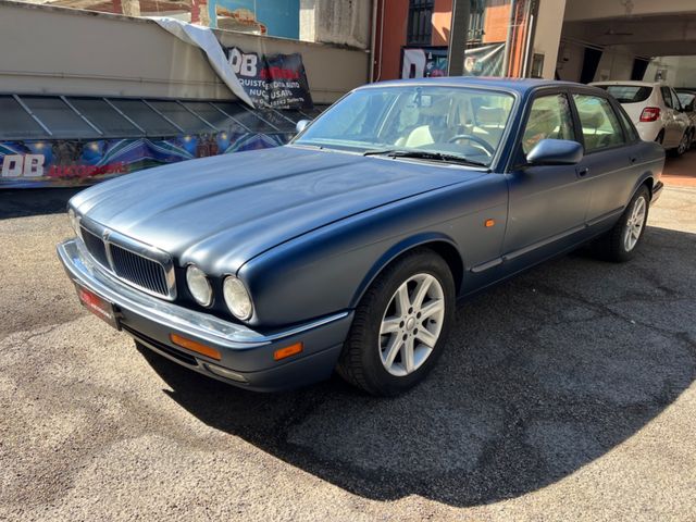 Jaguar XJ Xj- sover-daimiler six.4.0 cat automat