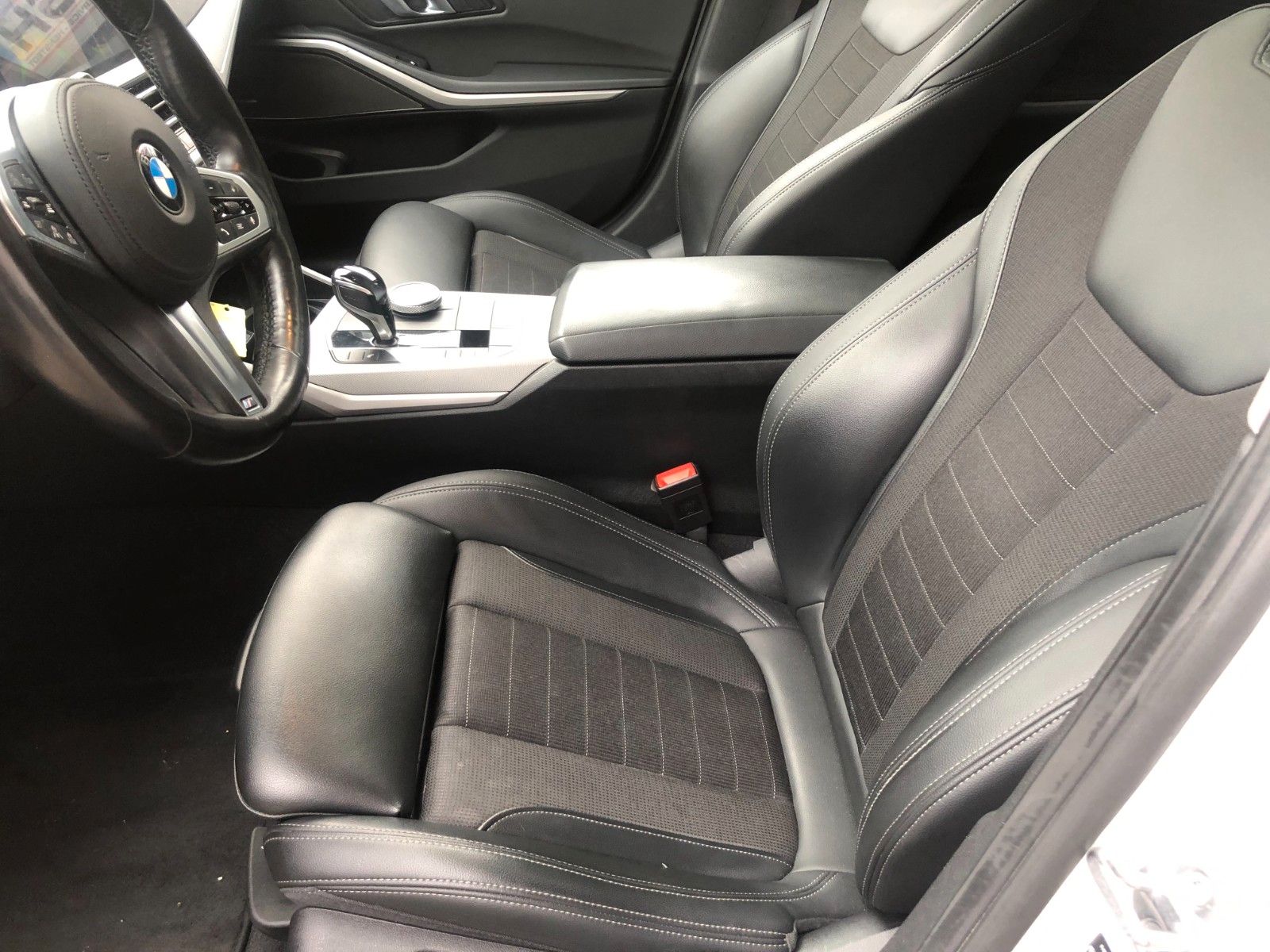 Fahrzeugabbildung BMW 320 d Touring Advantage Panoramadach