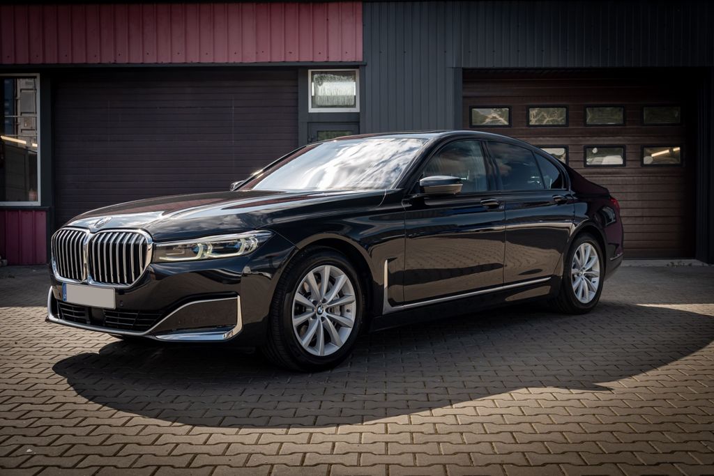 Image of BMW 730