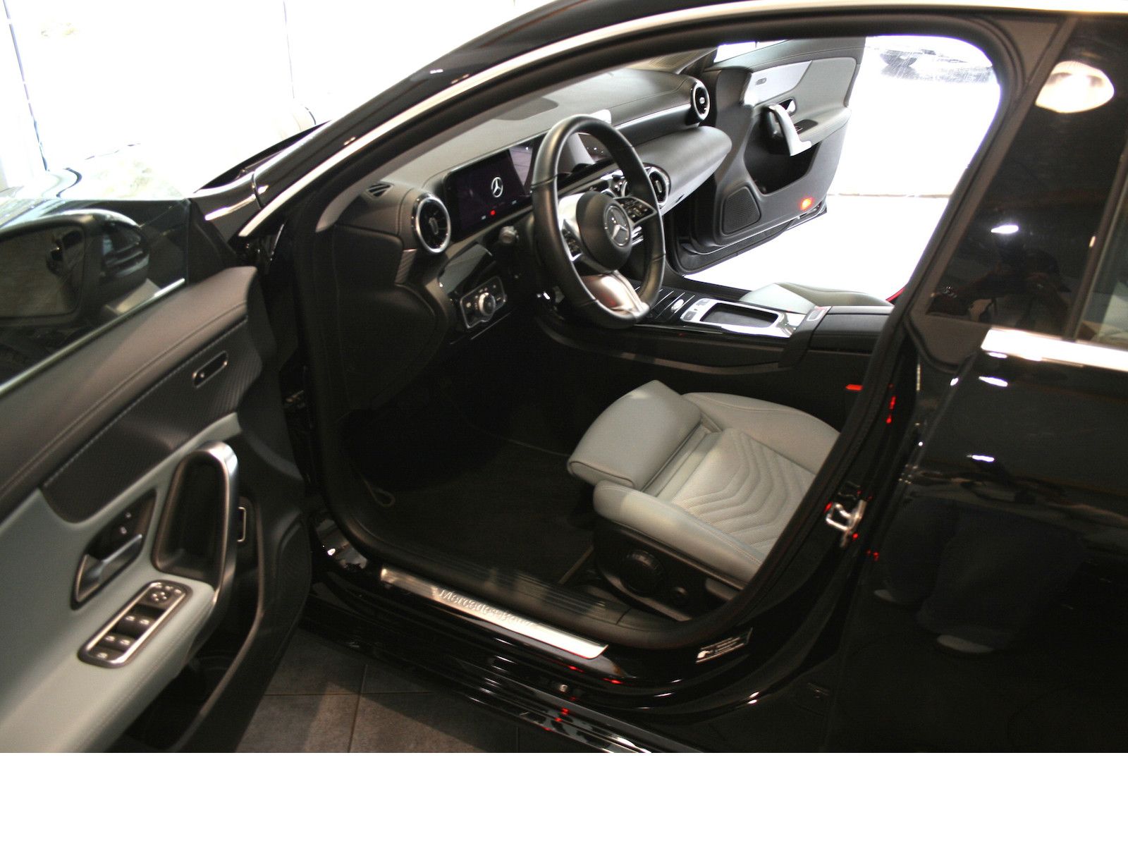 Fahrzeugabbildung Mercedes-Benz CLA 180 Shooting Brake Progres. Advanced *Pano-D