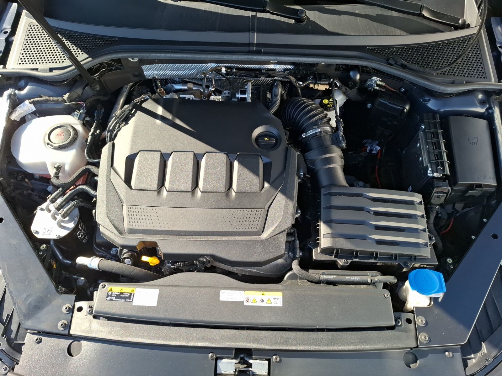 Fahrzeugabbildung Volkswagen Passat Variant TDI Elegance DSG STH Matrix AHK N