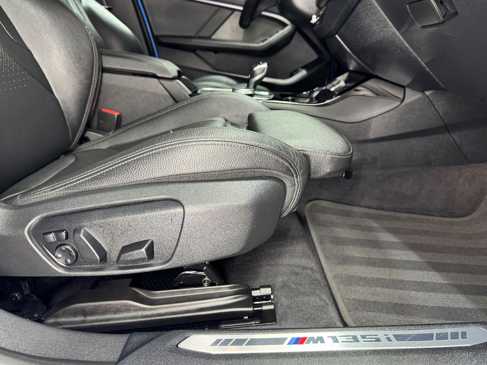 Fahrzeugabbildung BMW M135 i xDrive|H/K|NAVI|ACC|HEAD-UP|SPORTSITZE|