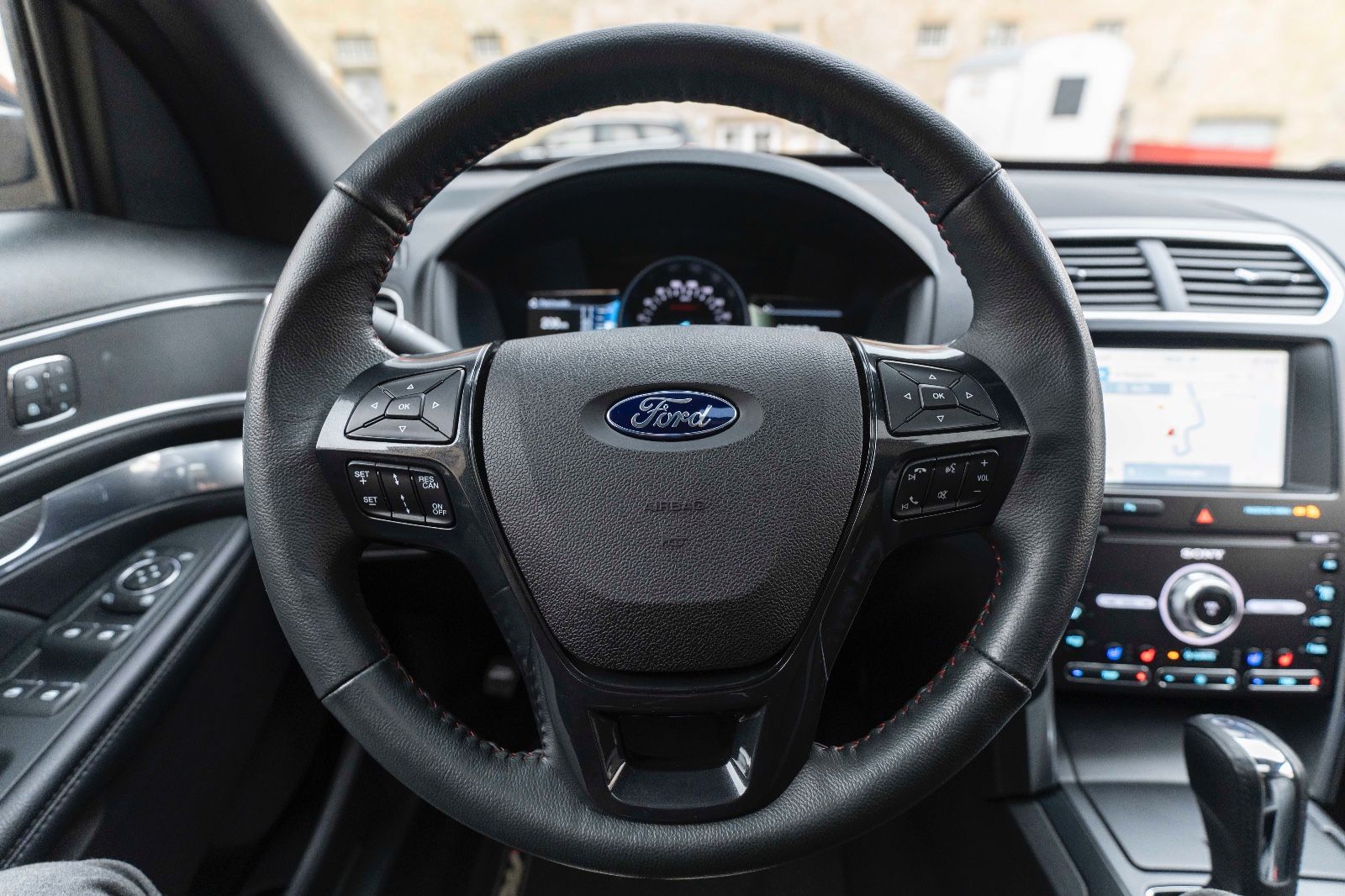 Fahrzeugabbildung Ford Explorer 3,5l 4x4 Sport KAM 6SITZER M+S ACC AHK