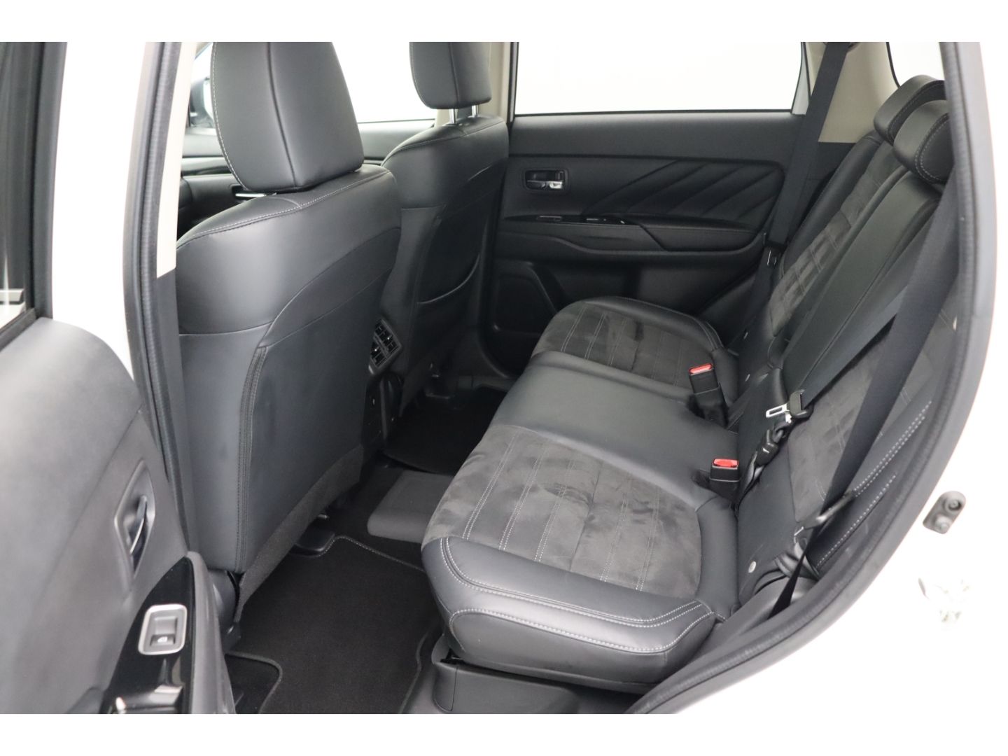 Fahrzeugabbildung Mitsubishi Plug-in Hybrid Outlander PHEV Basis 4WD Tempomat