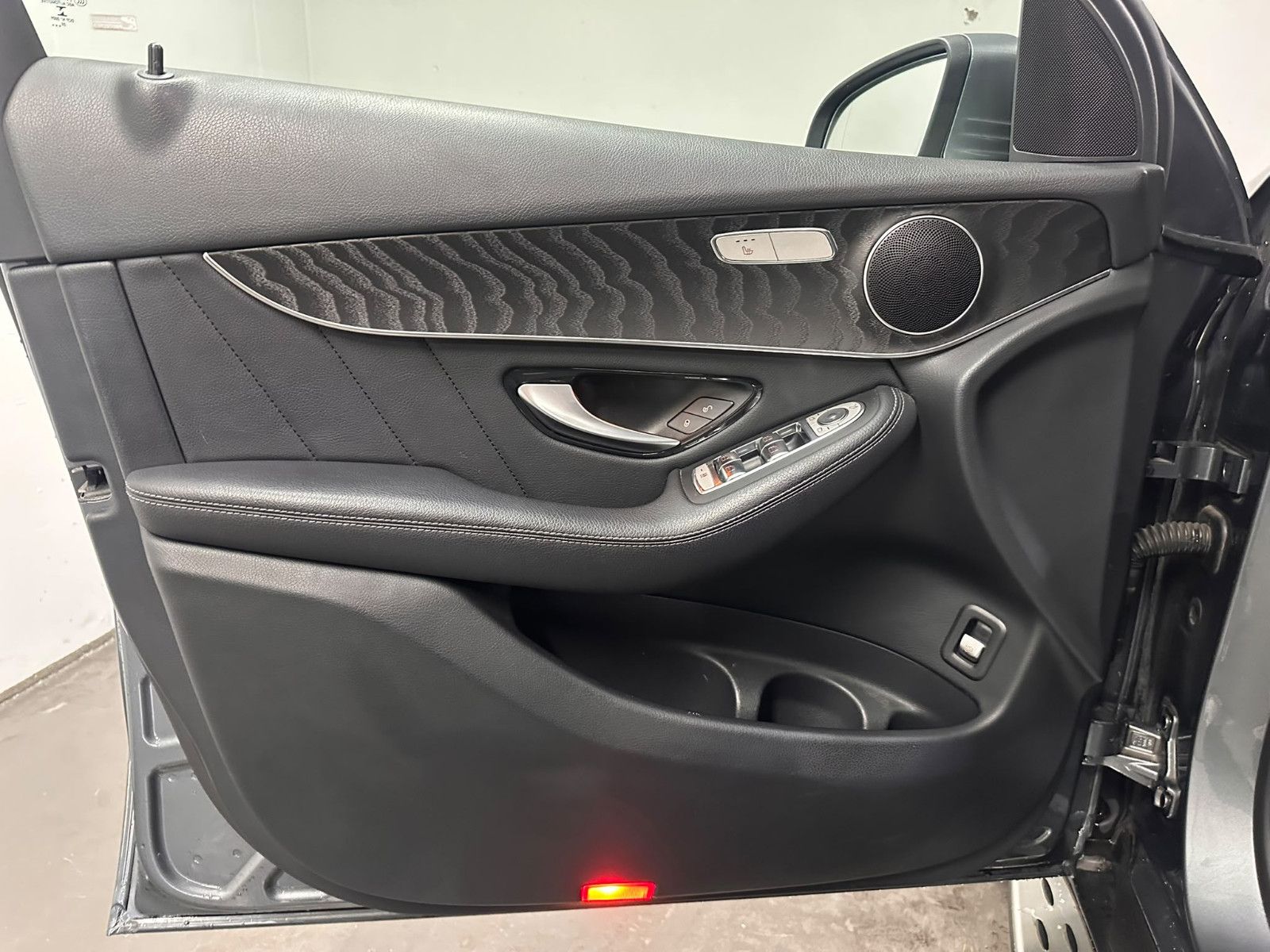 Fahrzeugabbildung Mercedes-Benz GLC 220 d 4MATIC AMG*PANO*360*HUD*AHK*DISTRO