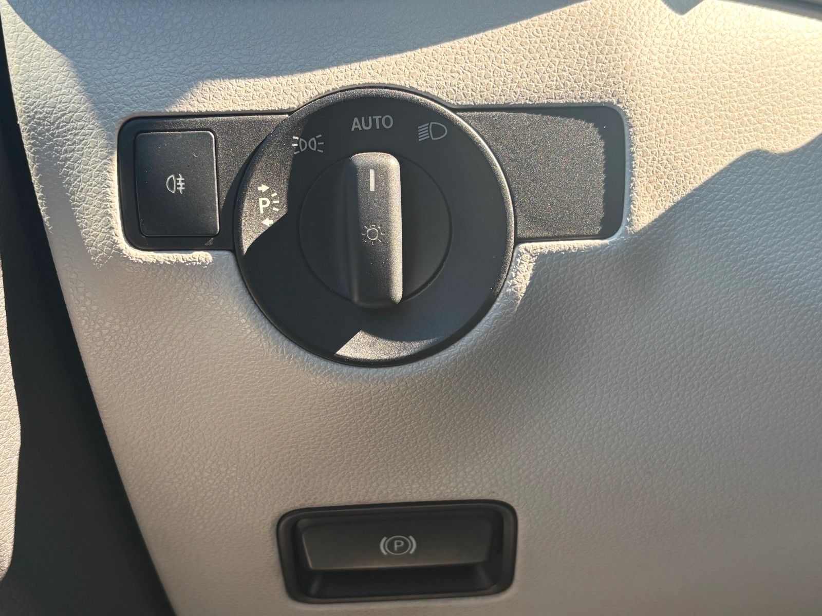 Fahrzeugabbildung Mercedes-Benz B 180 Xenon AHK 1.HAND Klima SCHECKHEFT SHZ PDC