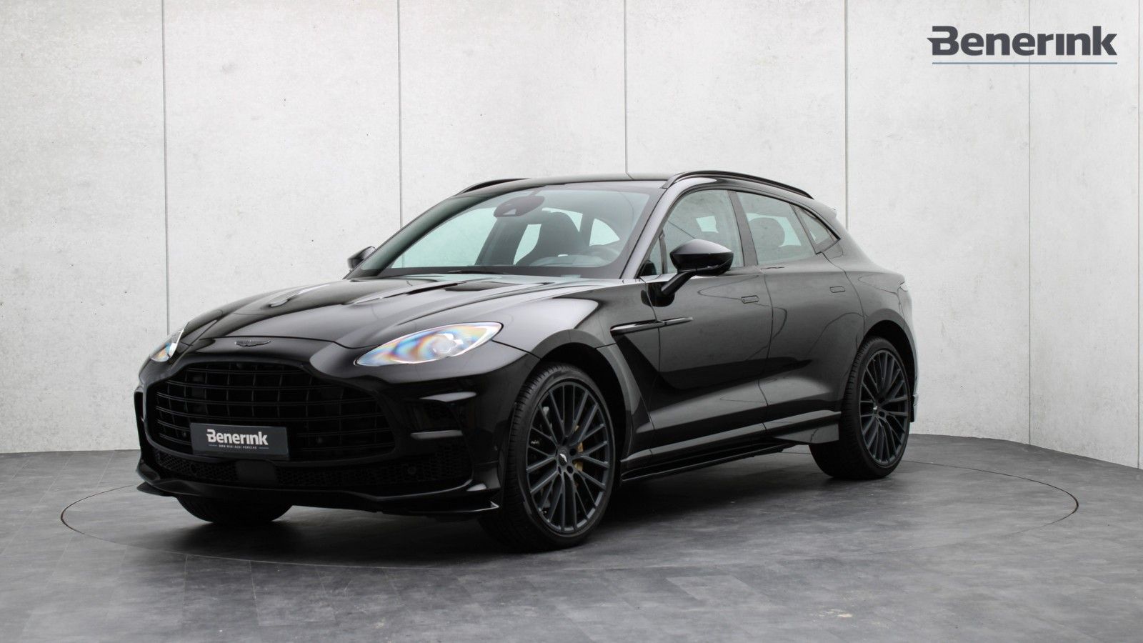 ASTON MARTIN DBX