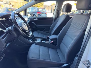 Bild 6 VW Touran 1.4 TSI Sound DSG AHK Pano-SD Rear View