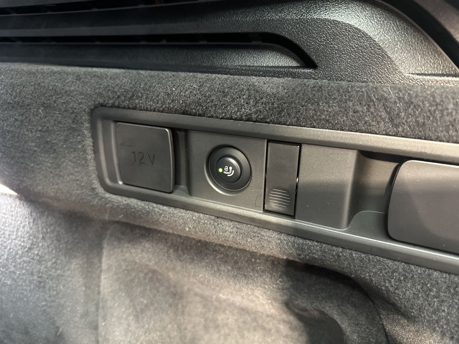 Fahrzeugabbildung BMW X5 M50i NAV+LASER+AHK+HEAD-UP+22ZO+PANO+360GRAD