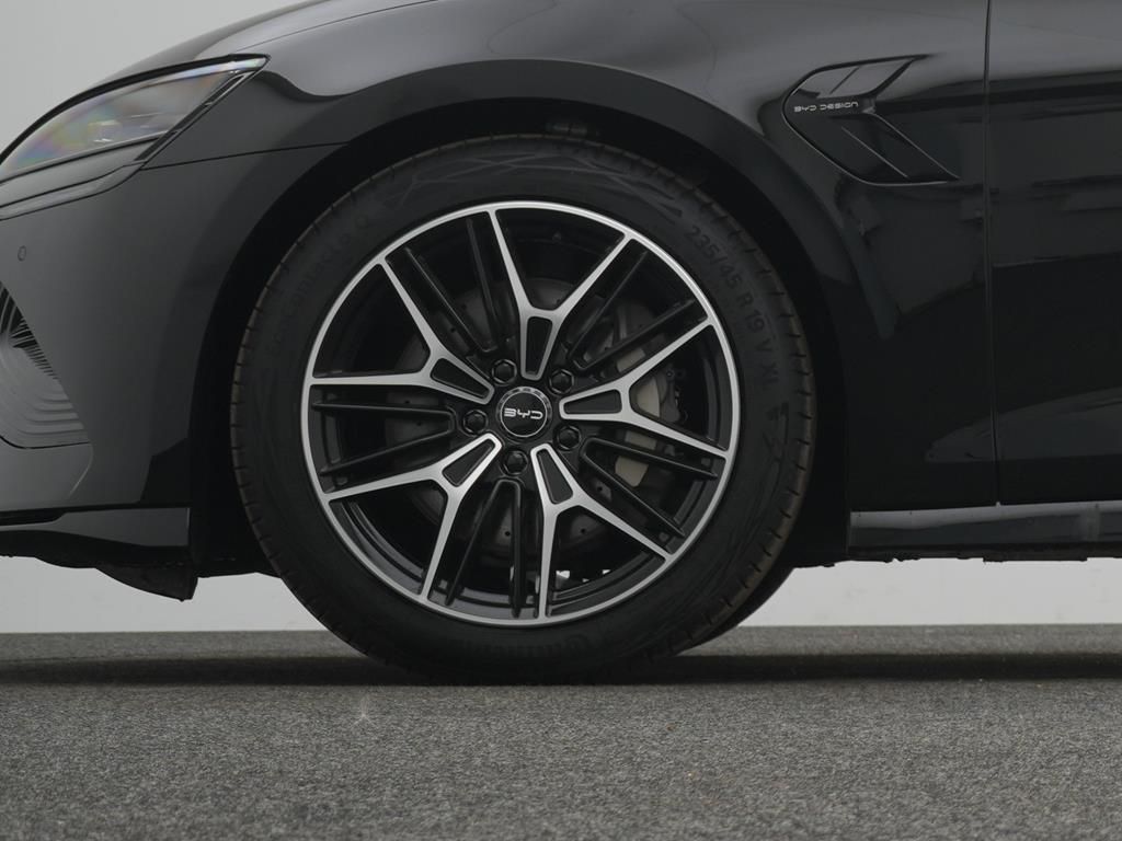 BYD SEAL