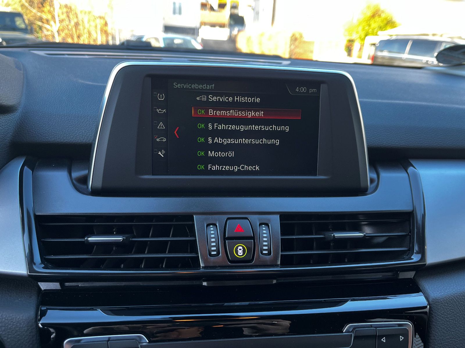 Fahrzeugabbildung BMW 218i Active Tourer PDC SHZ LM UVM