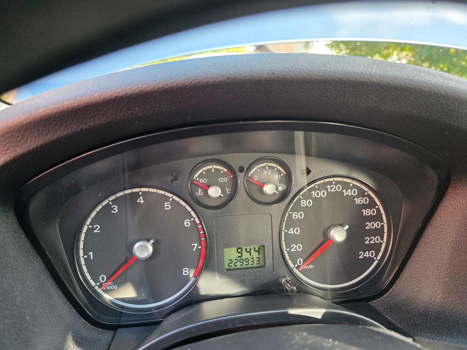 Ford Focus 2006 — photo 8