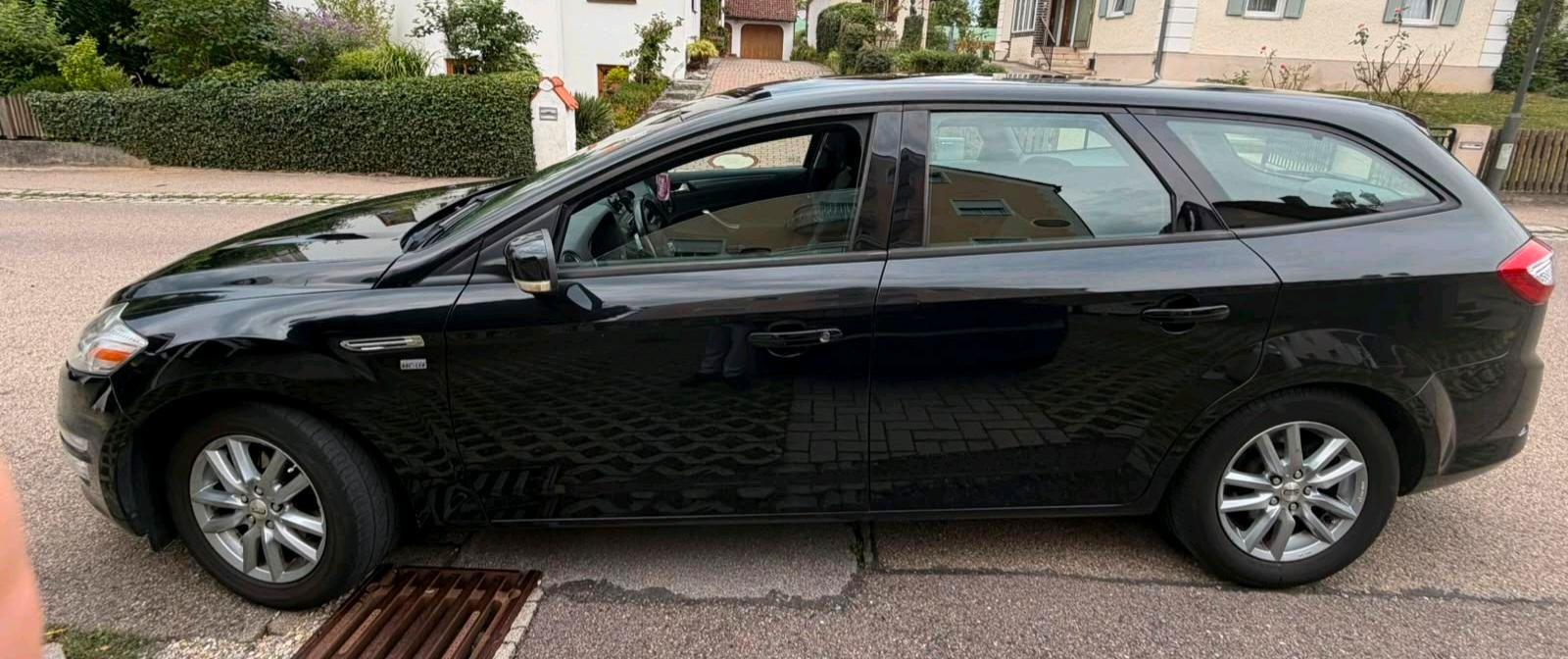 Ford Mondeo 2014 — rear view