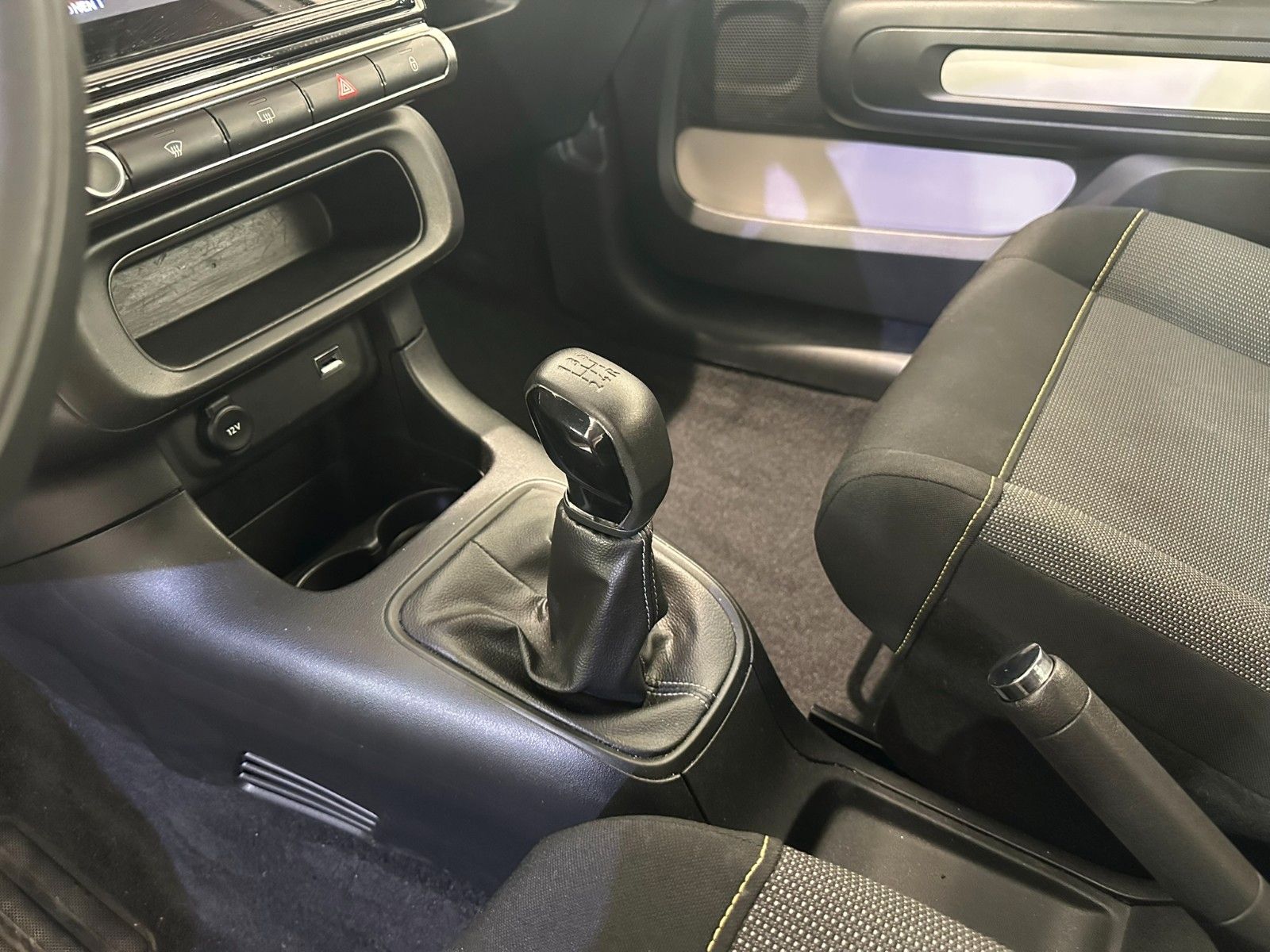 Fahrzeugabbildung Citroën C3 Feel Pack 1.2 NAVI/LED/PDC/ALU/DAB/TEMPOMAT