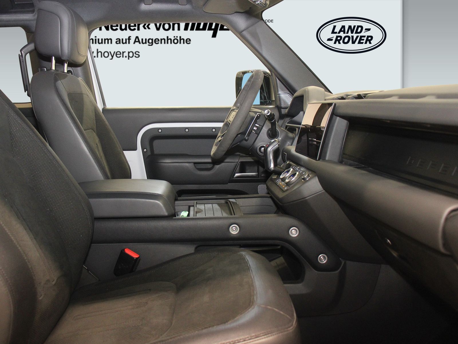 Land Rover Defender 90 P525 V8 Black Pack foto 6