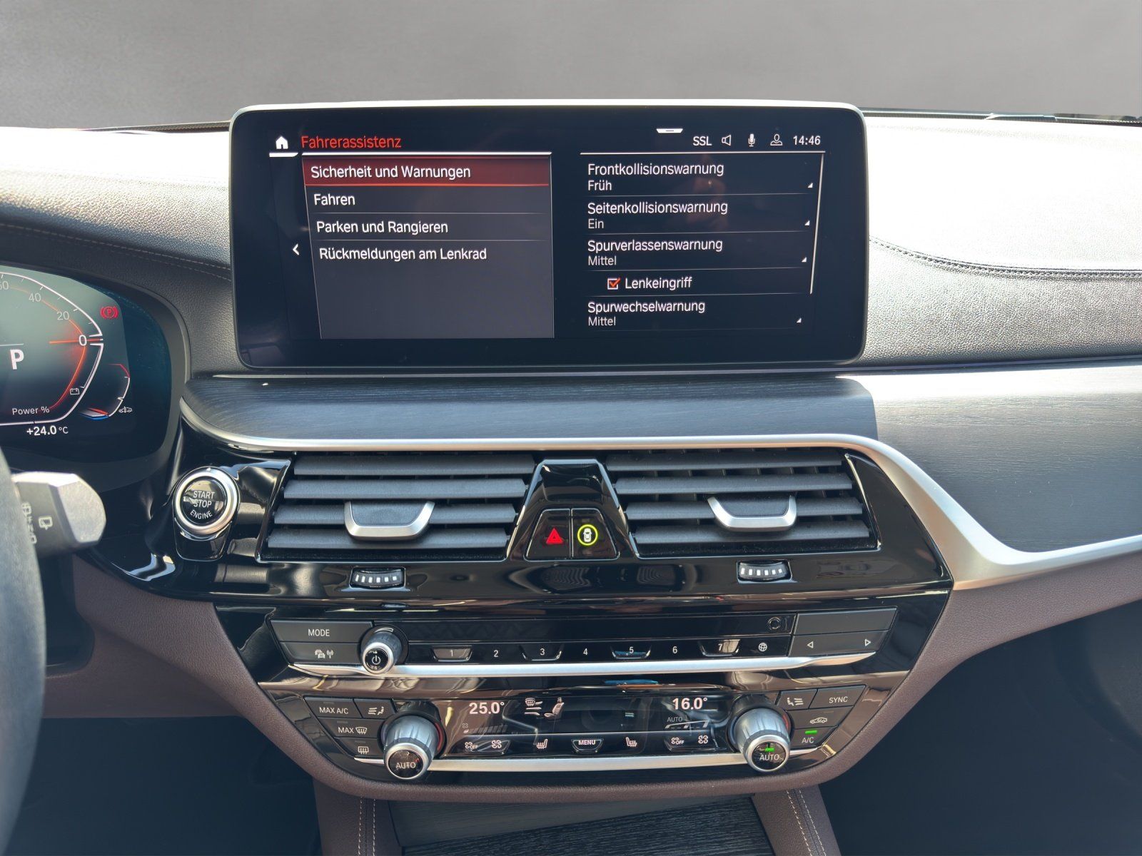 Fahrzeugabbildung BMW 530 d xDrive Luxury Line/KAMERA/ACC/HUD/H&K/