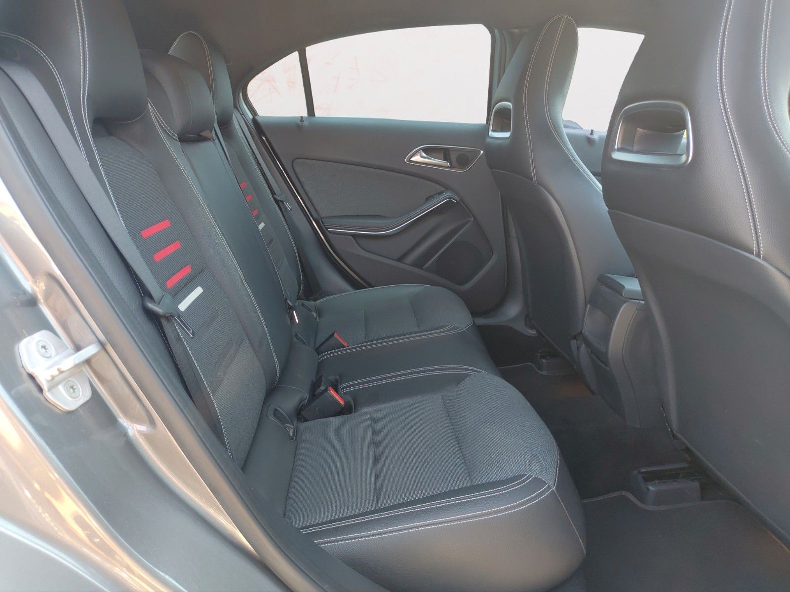 Fahrzeugabbildung Mercedes-Benz A -Klasse A 200 CDI / d ! Navi ! PDC !