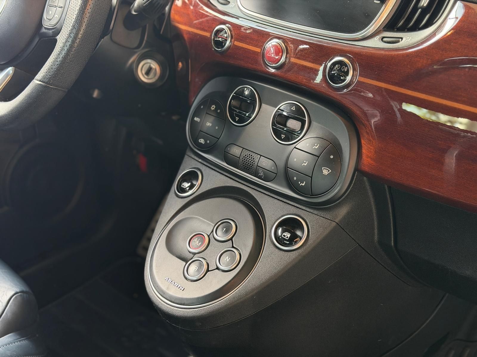 Fahrzeugabbildung Abarth 695C Rivale Navi KLIMA Mahagoni Optik ALU