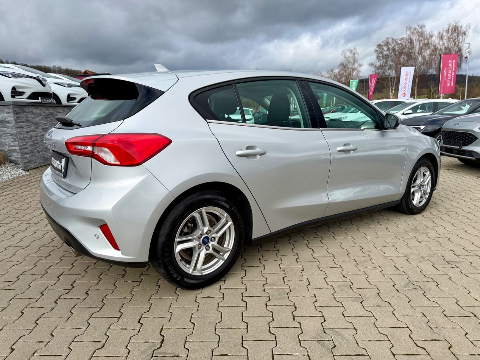 Fahrzeugabbildung Ford Focus Lim. Cool & Connect°Kamera°Navi°LED°1.Hand