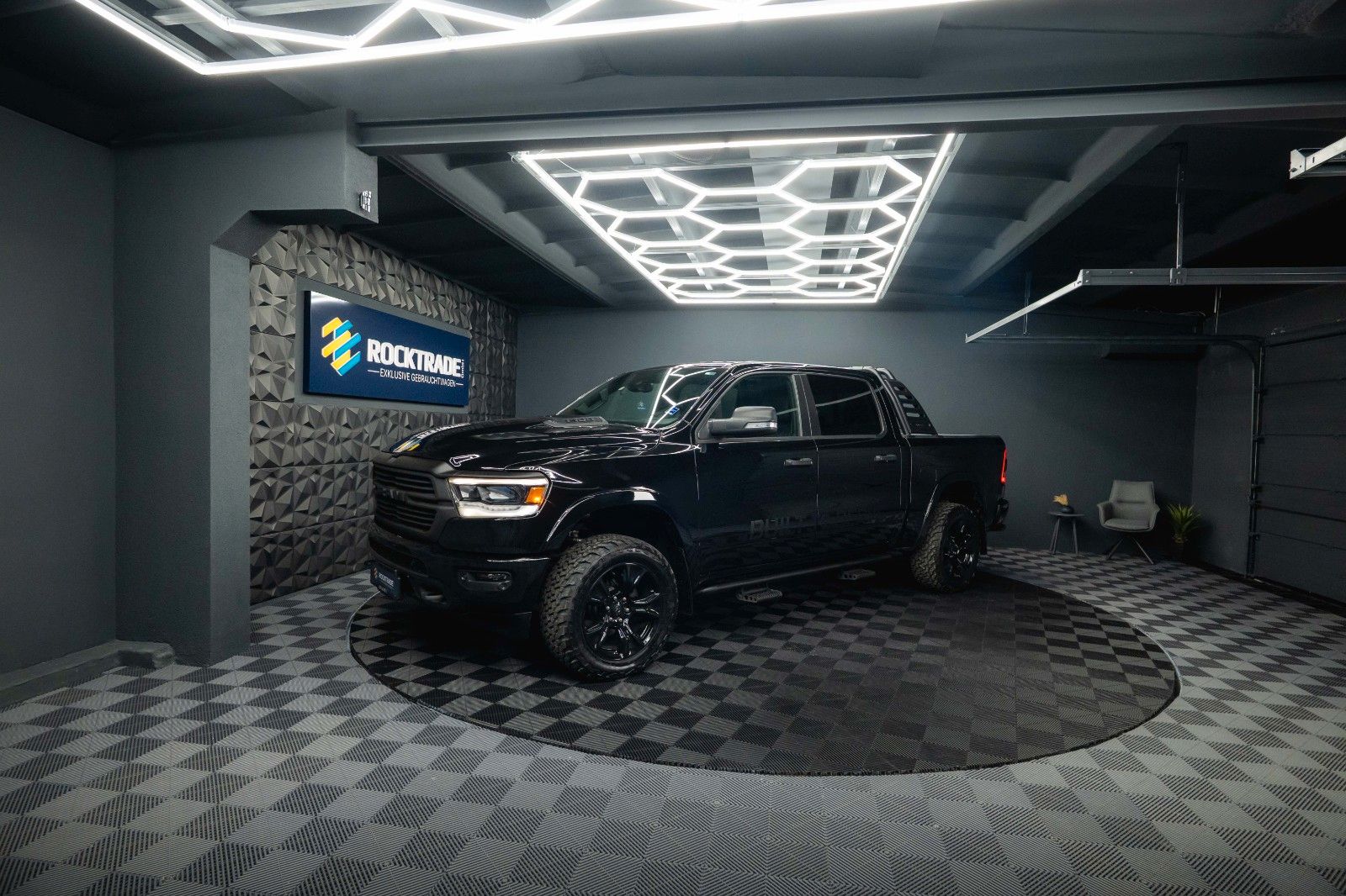 Fahrzeugabbildung Dodge RAM 5.7 V8 HEMI 4x4 Built to Serve AXLE LOCK FOX