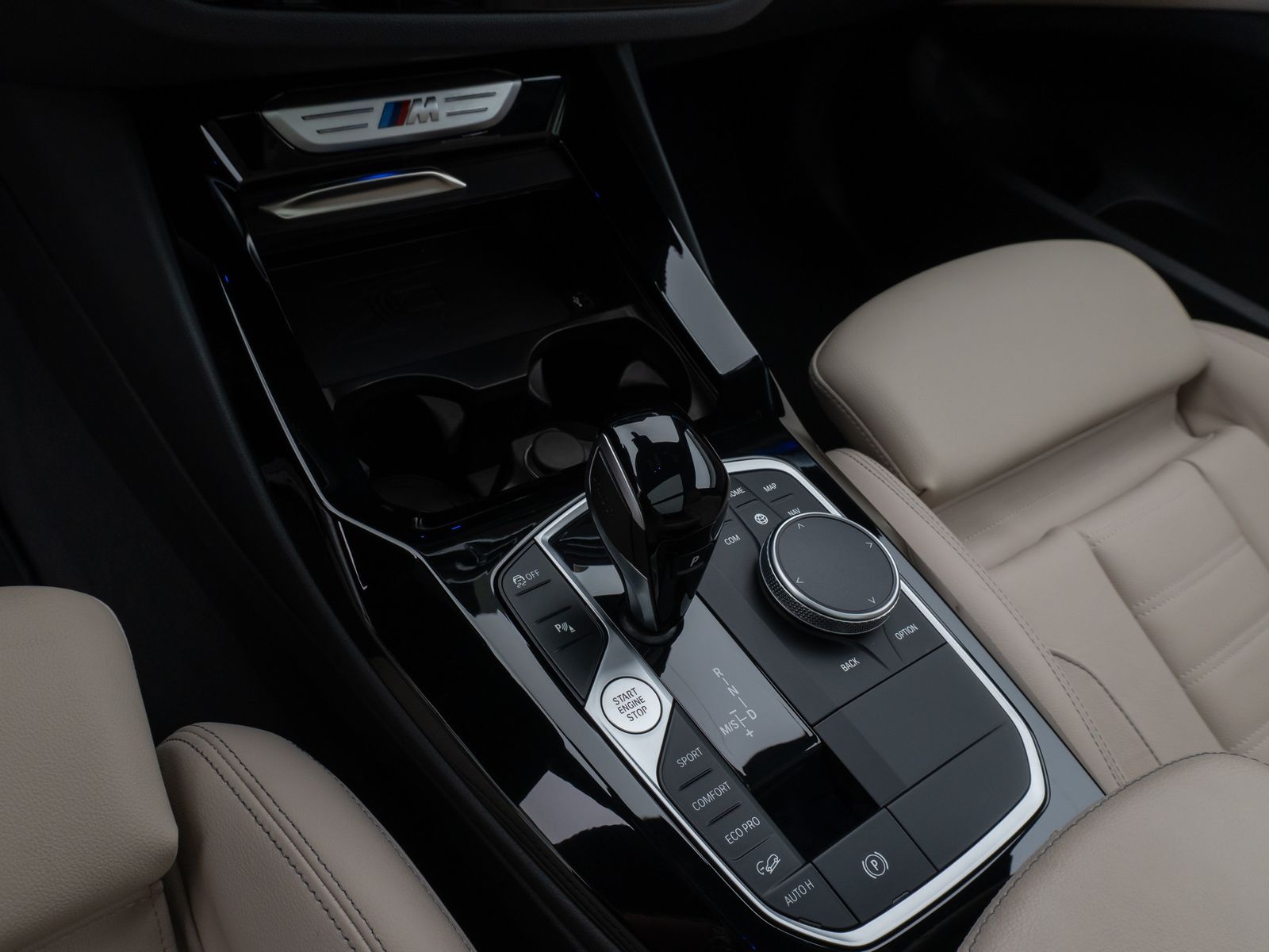 Fahrzeugabbildung BMW X3 M40i  Panorama Kamera HUD DAB H/K Komfort 20"