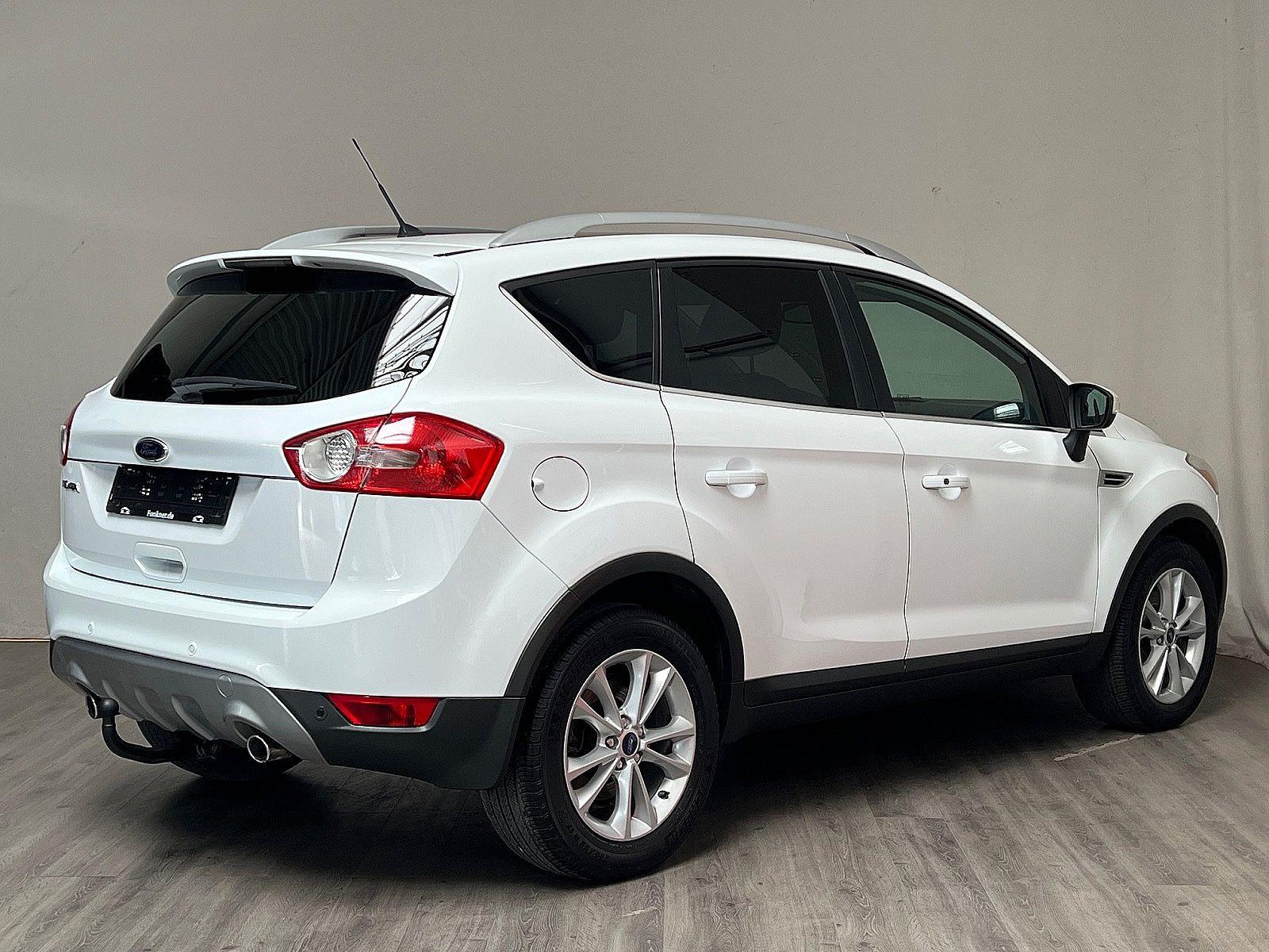 Ford Kuga Titanium/PDC/AHK/LM-FELGEN/NAVI/PANORAMA!